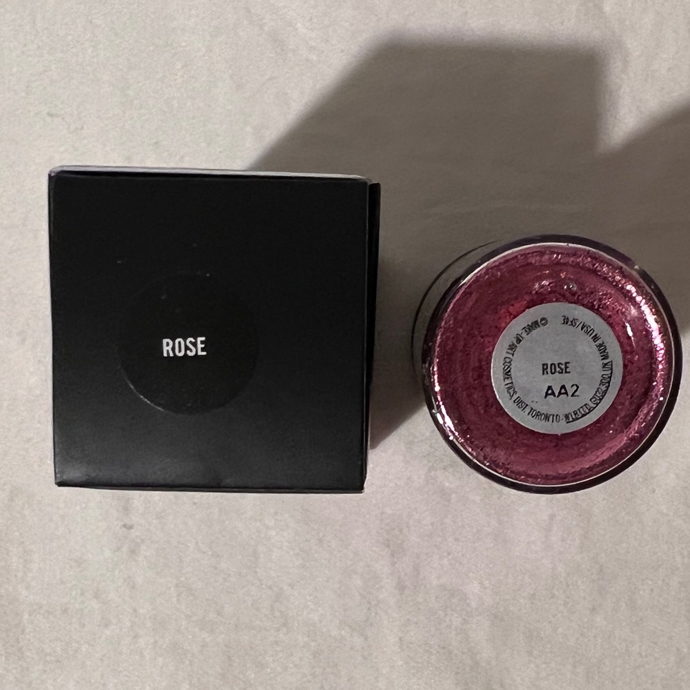 ✨NIB✨ MAC COSMETICS Loose Pigment in Rose. A rosy shade with copper sparkles - Picture 8 of 8